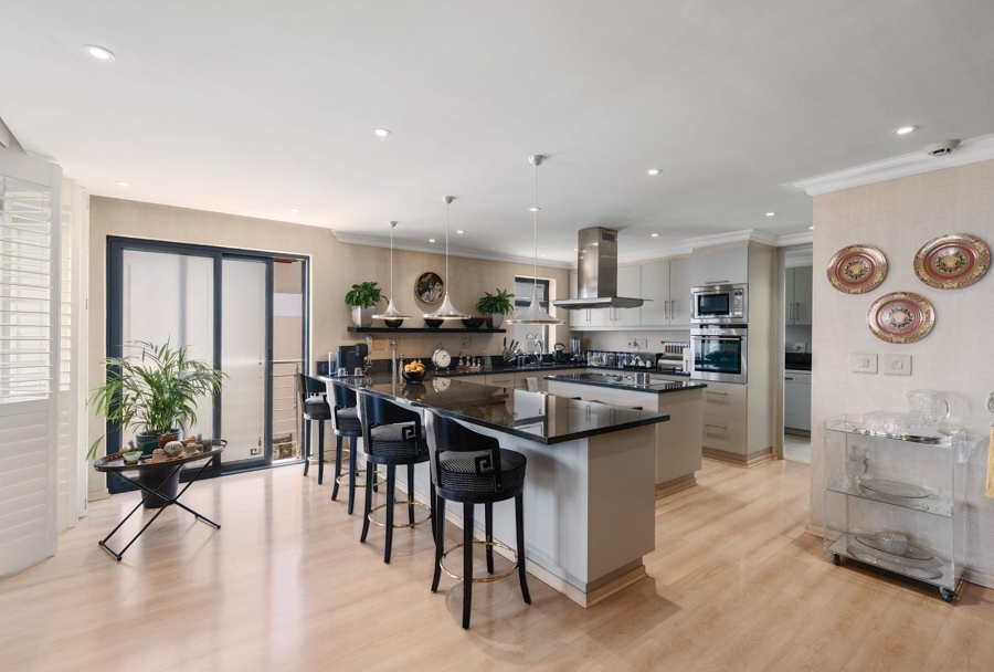 3 Bedroom Property for Sale in Sea Point Western Cape